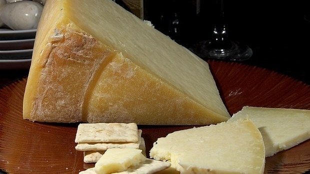 Медики заявили о скрытых опасностях твердого сыра