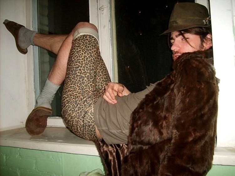 Самцы ищут себе самок круглый год, и для их соблазнения готовы на многое. быдло, гопники, подъезды, фотографии