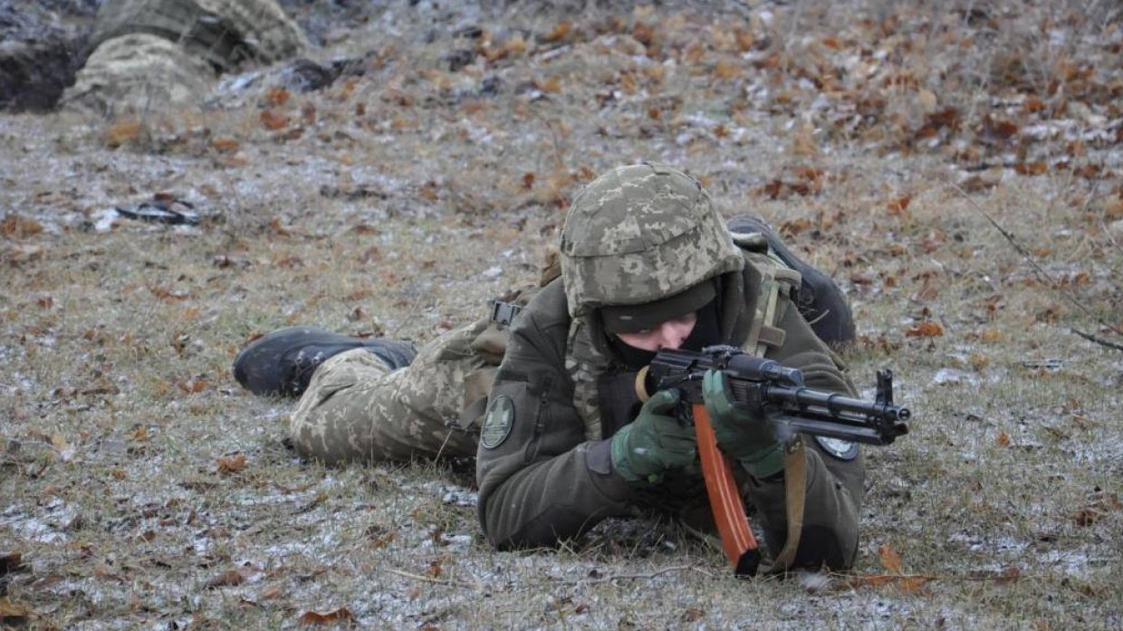Донбасс сегодня: вооруженные радикалы расстреляли бойцов ВСУ, солдаты Киева угрожают командирам