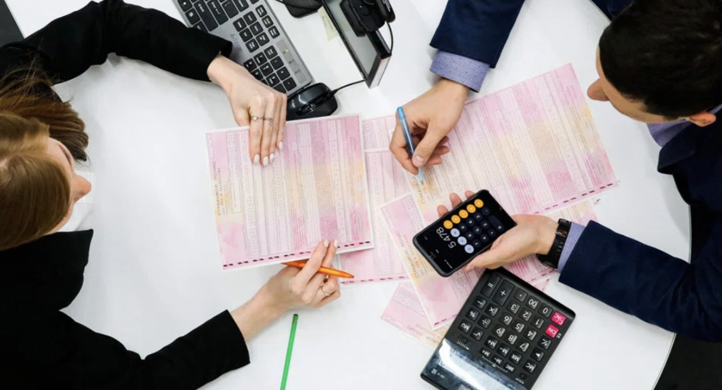 Молодые и не опытные будут платить много. Какие изменения коснулись системы автострахования?