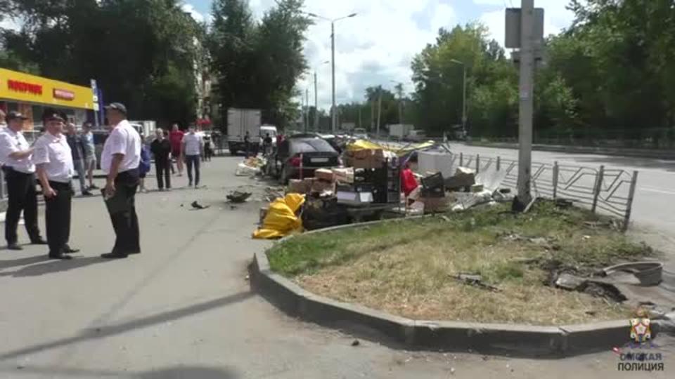 Видео из Mercedes, который сбил восемь человек в Омске