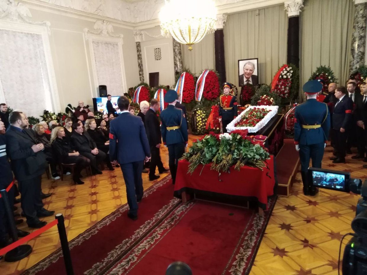 В Петербурге идет церемония прощания с Жоресом Алфёровым