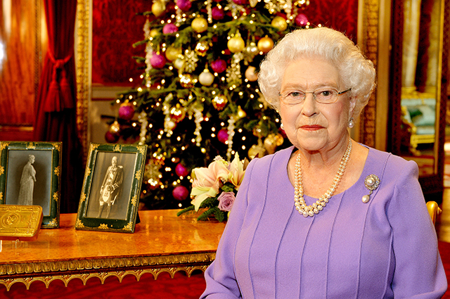 Подарки, меню, тайминг: как британская королевская семья празднует Рождество Монархии