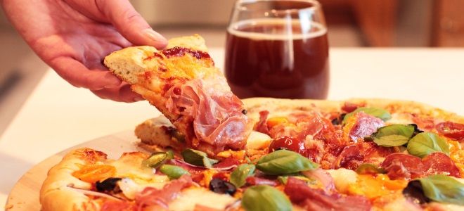 Как сделать тесто для пиццы с дрожжами, на воде, молоке и с медом? Как сделать тесто для пиццы с дрожжами, на воде, молоке и с медом? готовим дома,кулинария,рецепты