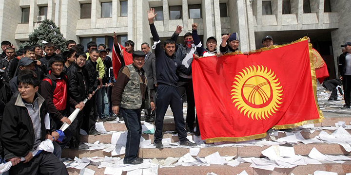 Кыргызстан: «тюльпановая революция» (2005 г.)