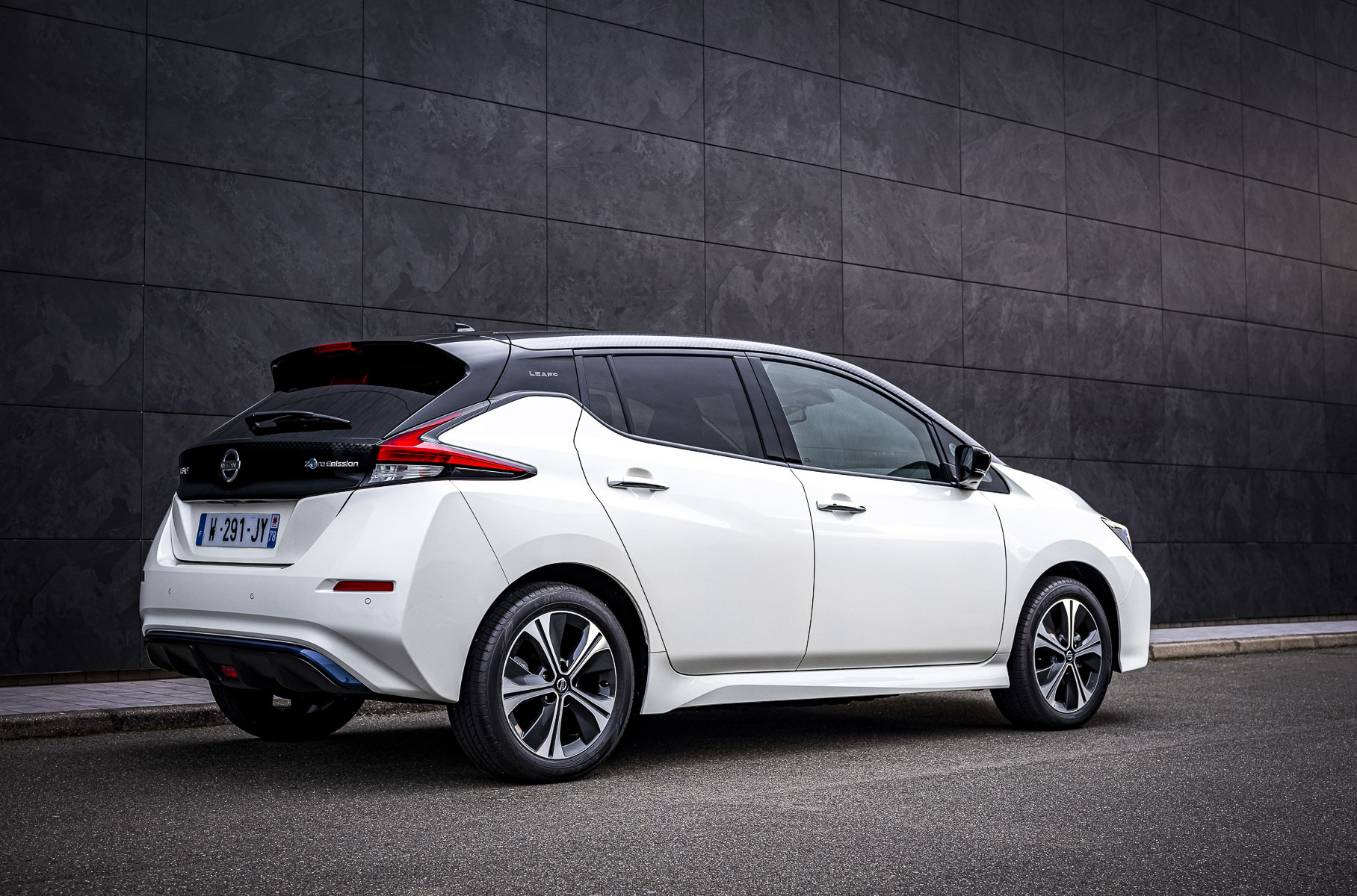 Самый популярный в России электрокар получил юбилейную спецверсию Самый популярный в России электрокар получил юбилейную спецверсию Новости