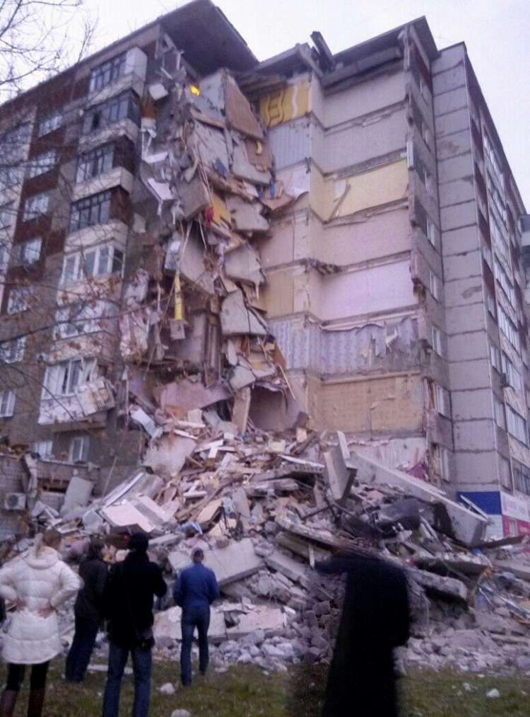 Опубликованы первые фото обрушившегося жилого дома в Ижевске 