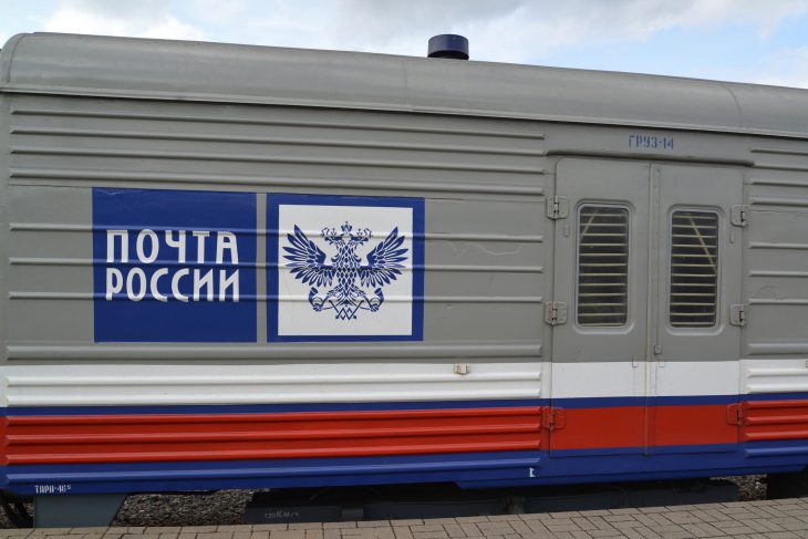 На почте предложили обслуживаться без очереди. Я сразу заподозрил подвох…