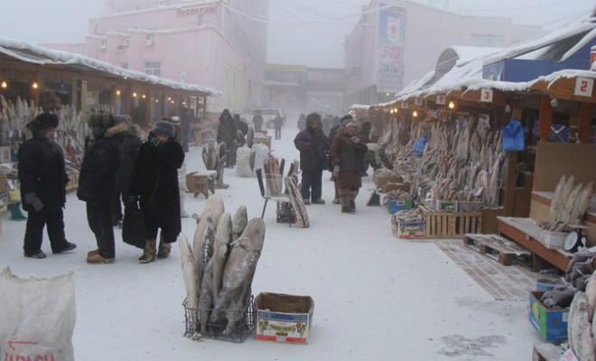 Якутский рынок на улице. Как продают товар, когда за окном -45 Культура