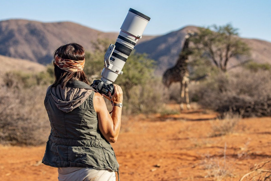 Для своей первой съемки на камеру Canon EOS-1D X Mark III она отправилась в регион, где никогда не бывала раньше, — в пустыню Калахари.