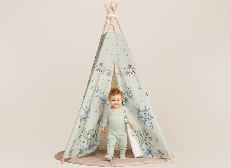 От босоножек для Кейт Мосс до сникеров авторства мужа Кьяры Ферраньи: дайджест fashion-новостей недели От босоножек для Кейт Мосс до сникеров авторства мужа Кьяры Ферраньи: дайджест fashion-новостей недели Мода,Новости моды