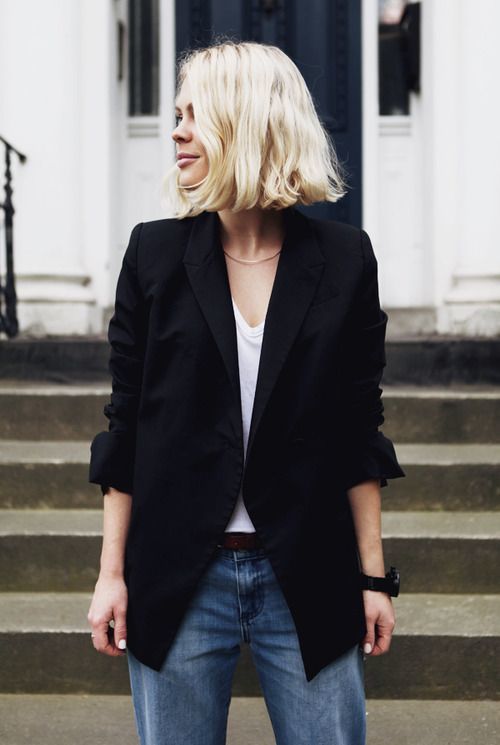 Black jacket, boyfriend jeans. 