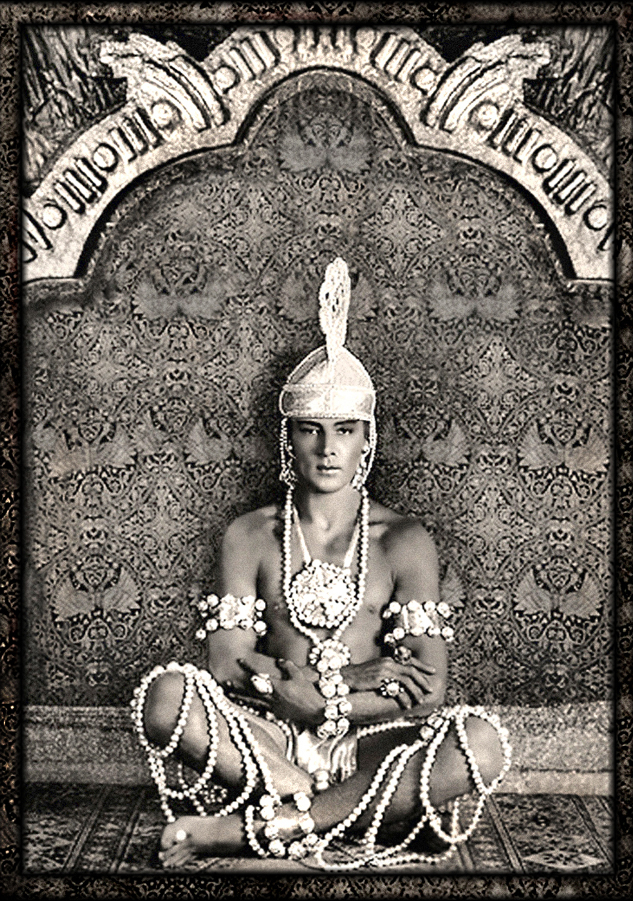 http://images6.fanpop.com/image/photos/43200000/Rudolph-Valentino-classic-movies-43248029-886-1261.jpg