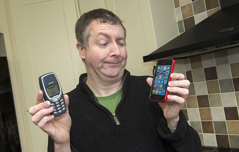  Самый живучий мобильник в Британии: бывший военный уже 17 лет использует телефон Nokia Nokia 3310, великобритания, живучий телефон