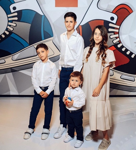 Пока папа на матче: Настасия Шубская устроила старшему сыну хоккейную вечеринку без Александра Овечкина Пока папа на матче: Настасия Шубская устроила старшему сыну хоккейную вечеринку без Александра Овечкина Звезды,Новости о звездах