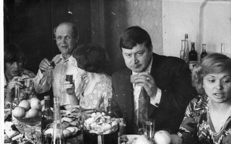 Душевные фотографии советских застолий Душевные фотографии советских застолий