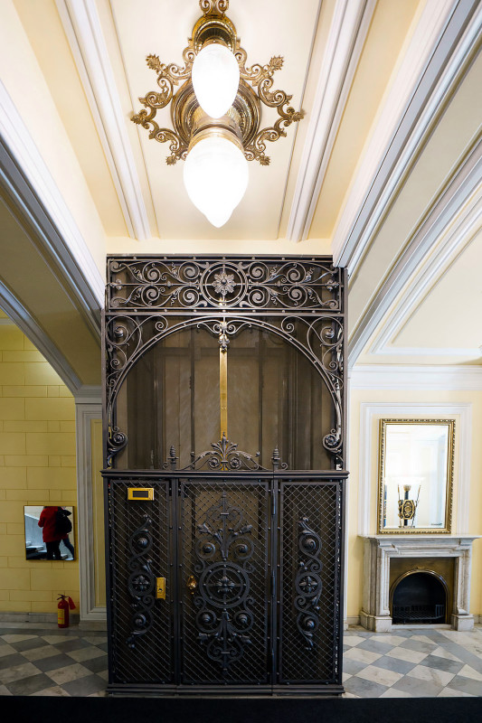 Дореволюционные лифты в Санкт-Петербурге в наше время 