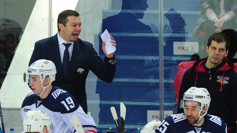 белоусов тренер металлург магнитогорск. тренерский штаб металлург магнитогорск. тренер магнитки хоккей. виктор козлов тренер хоккей. блокбастер хоккей.