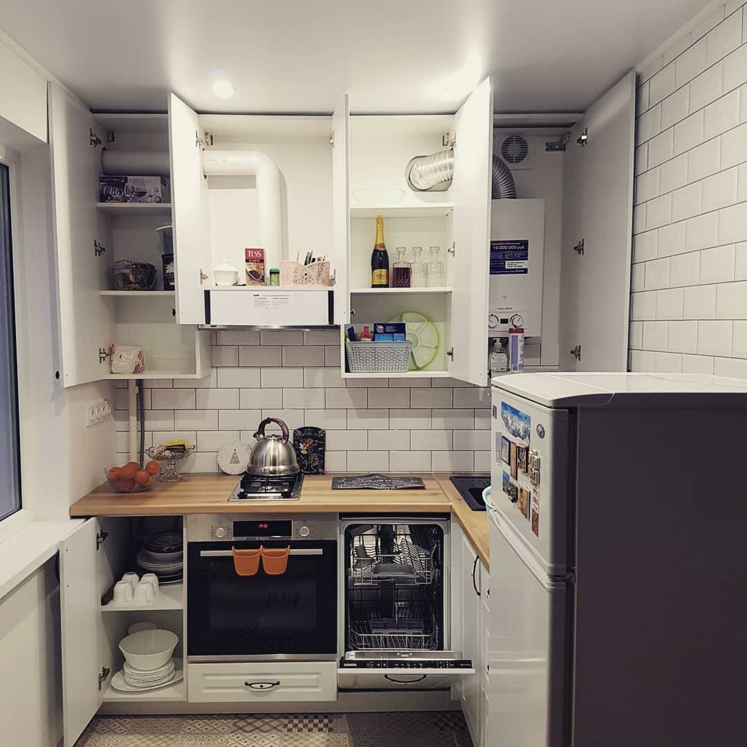 На кухне 4,4 кв. м расположили все удобно, еще и посудомойку разместили идеи для дома,интерьер и дизайн,кухня,ремонт и строительство
