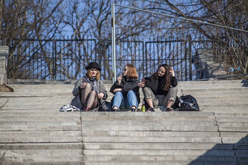 Записки Колорадского Таракана. Армия украинских буратин ушла за туями Записки Колорадского Таракана. Армия украинских буратин ушла за туями украина