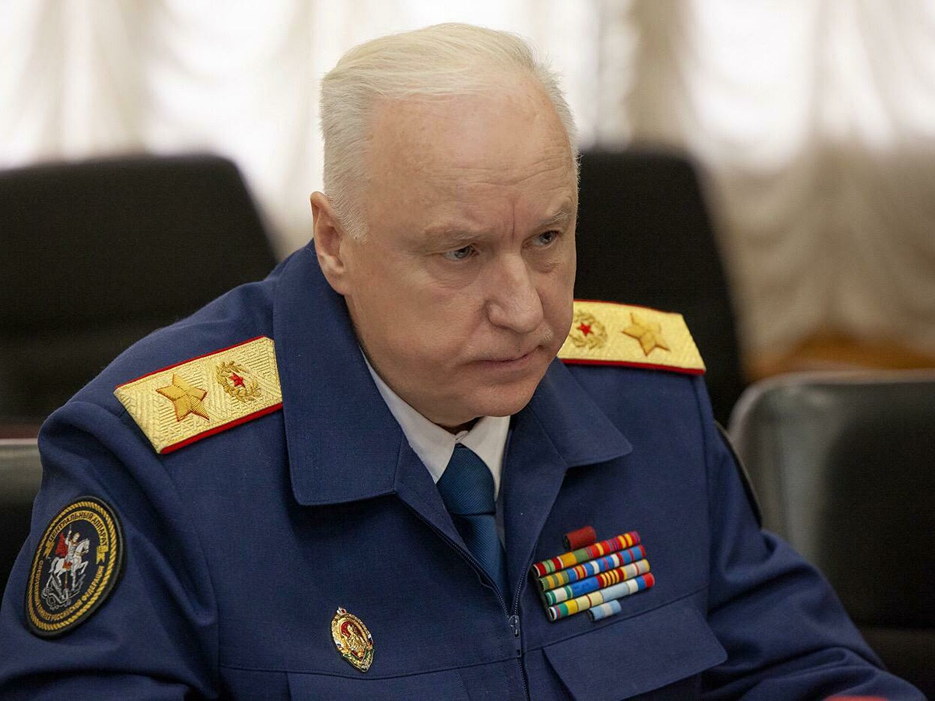 Глава СК обвинил родителей в отсутствии охраны в казанской гимназии Глава СК обвинил родителей в отсутствии охраны в казанской гимназии