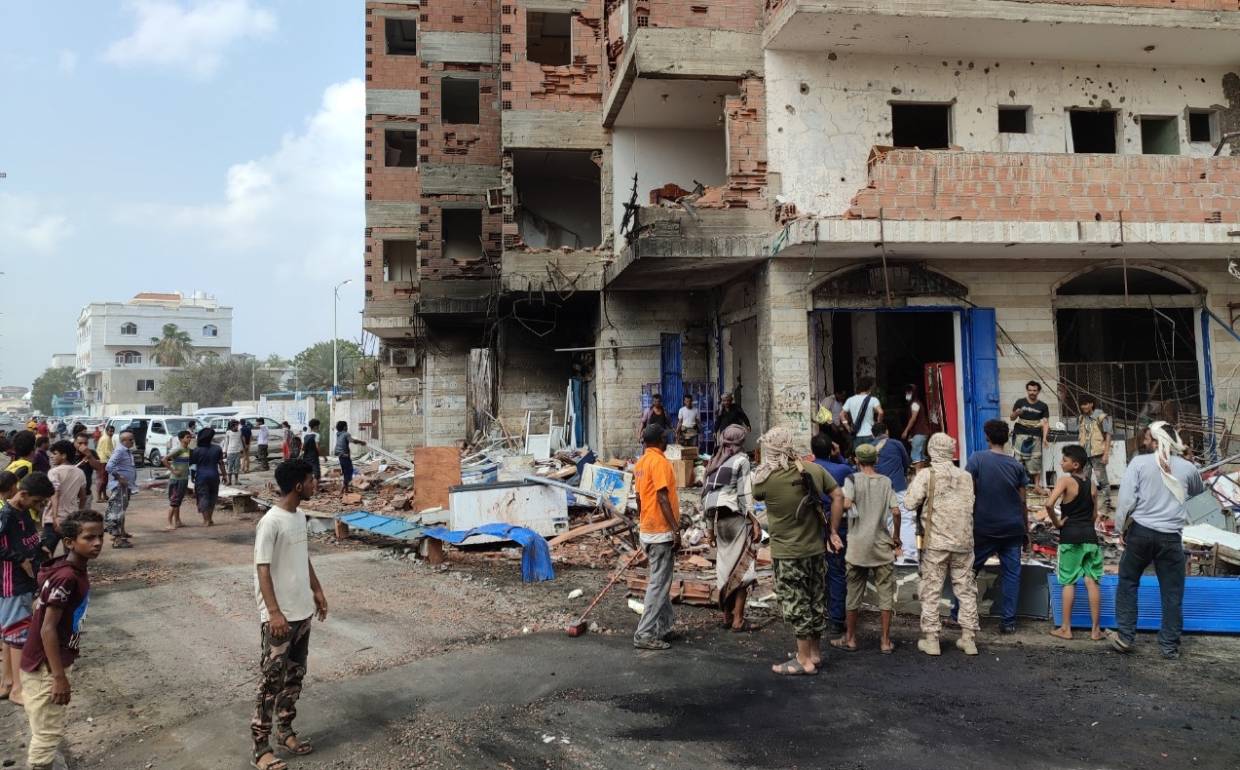 Количество жертв теракта в аэропорту Адена увеличилось до 12 человек