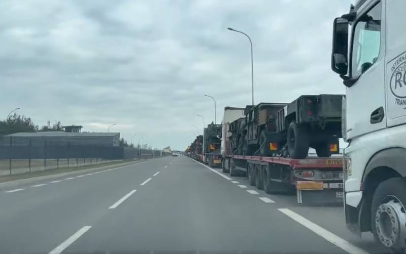 Эшелоны с американской военной техникой идут по территории Польши на восток