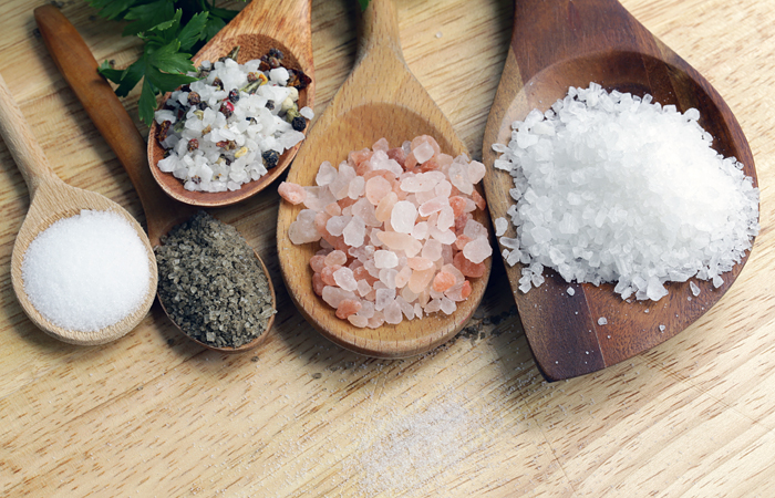 Правительство РФ распространило продовольственное эмбарго на соль