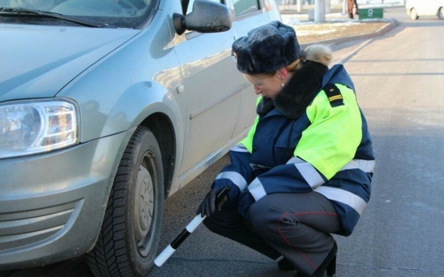 ГАИшники штрафуют за смену колеса у обочины авто и мото,штрафы и дтп