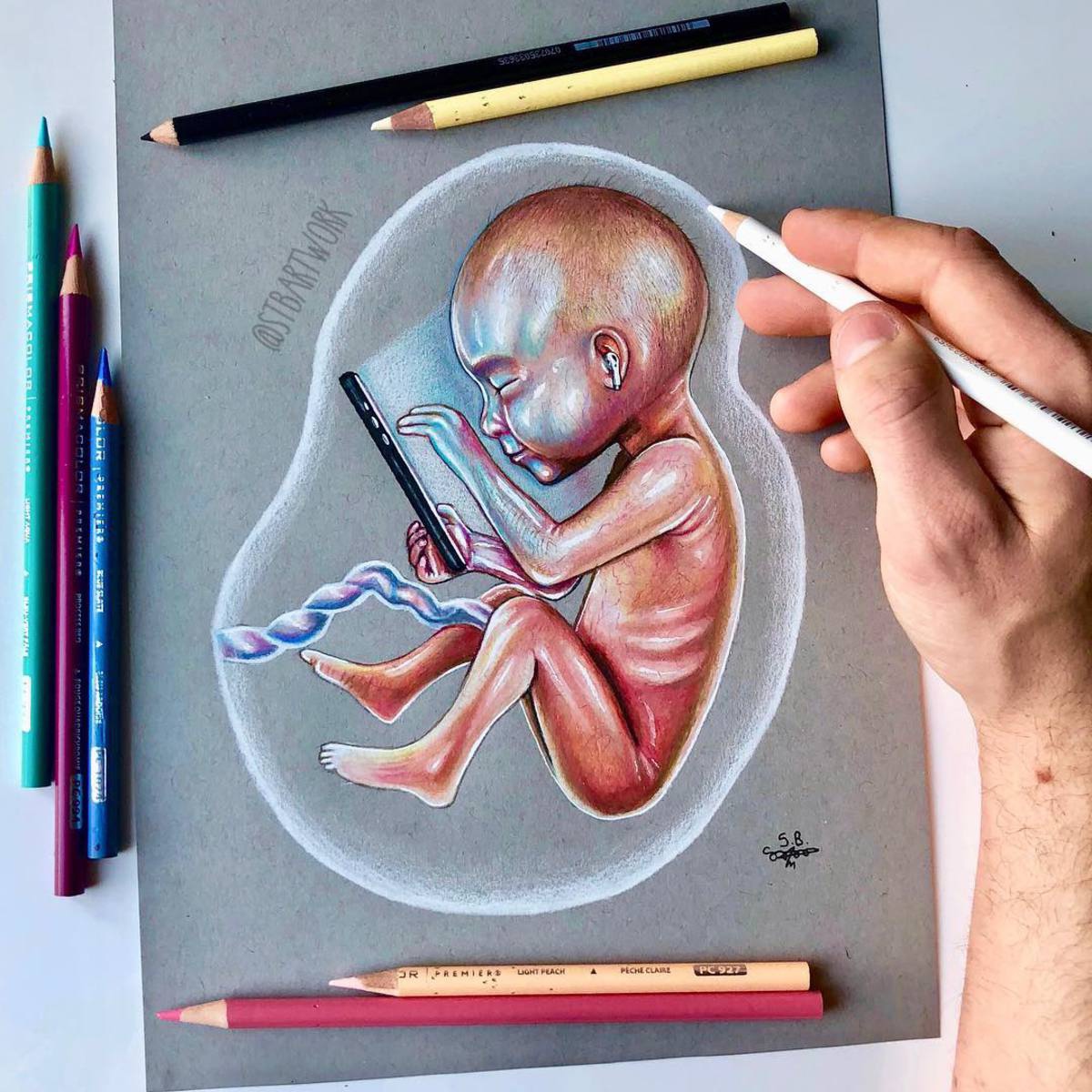 Художник высмеивает современное общество, не церемонясь с чувствами зрителя