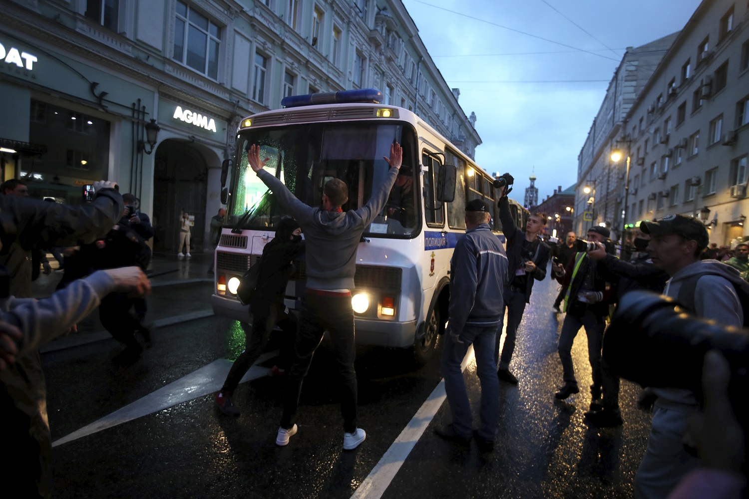 Хочется, как в Киеве, но дураков не хватает против, оппозиции, поправок, акции, Конституции, начали, которой, готовы, протестовать, времени, которые, участники, Пушкину, признавать, давно, России, хотели, угнетённым, Twitter, вызвала