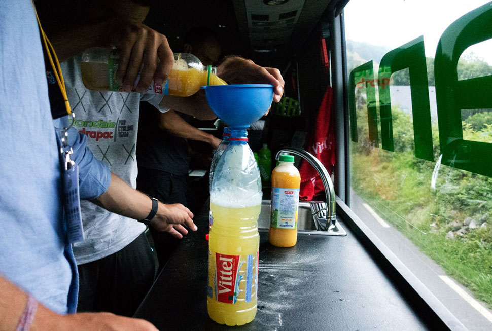 Что пьют и едят чемпионы Tour de France сразу после гонки