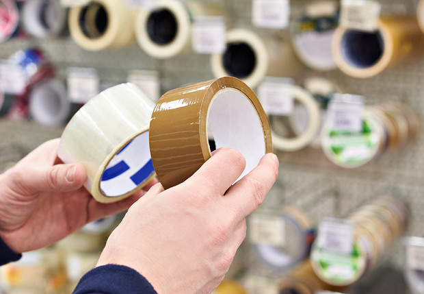 Русские мужики проверили, можно ли открыть автомобиль обычным скотчем