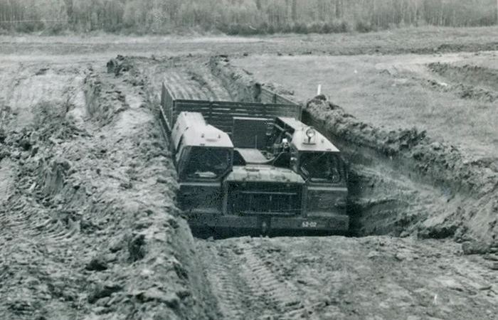 Как советские грузовики самостоятельно могли зарываться в землю