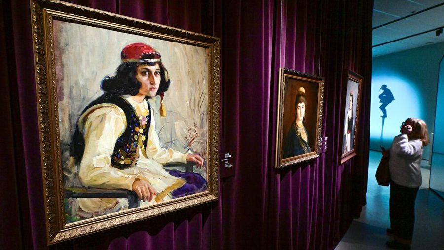 «Под маской» «Под маской»