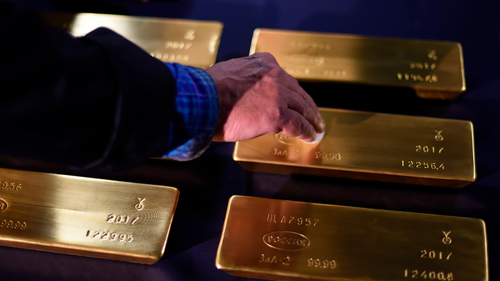 ИГРА В ПОДДАВКИ: СИЛУАНОВ СПАСАЕТ ДОЛЛАР ОТ РУССКОГО ЗОЛОТА