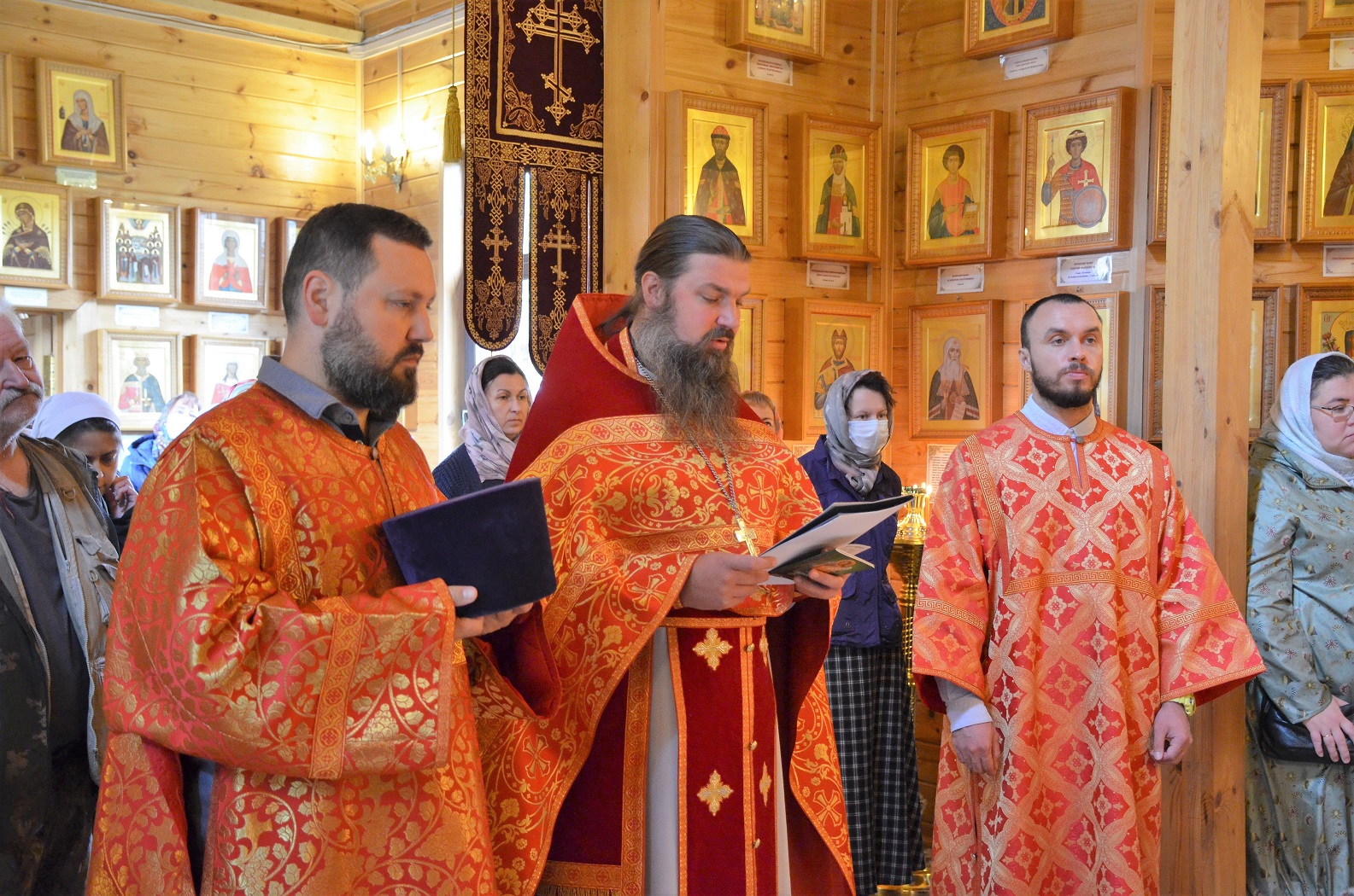 Храм луки в зюзино. Храмермоген в Зюзино. Храм Луки в Зюзино Москва на 18.11.2022. Церковь в Зюзино Раменского района богослужения.