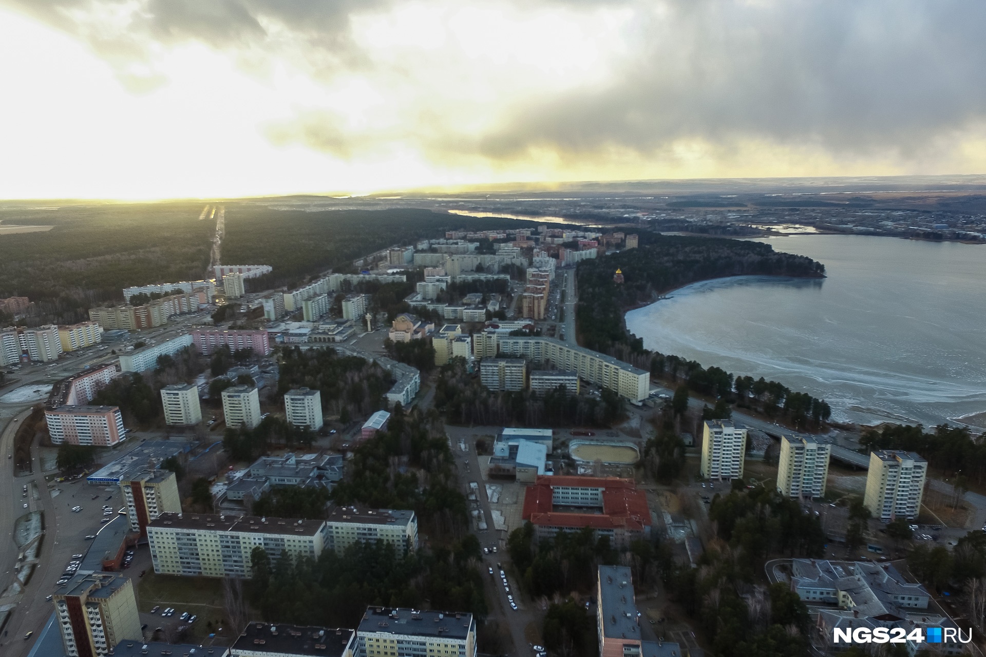 Когда в железногорске дадут воду. Железногорск Красноярский край. Железногорск Красноярский край Саянская. Саянская 17 Железногорск Красноярский. Улица Саянская Железногорск Красноярский край.