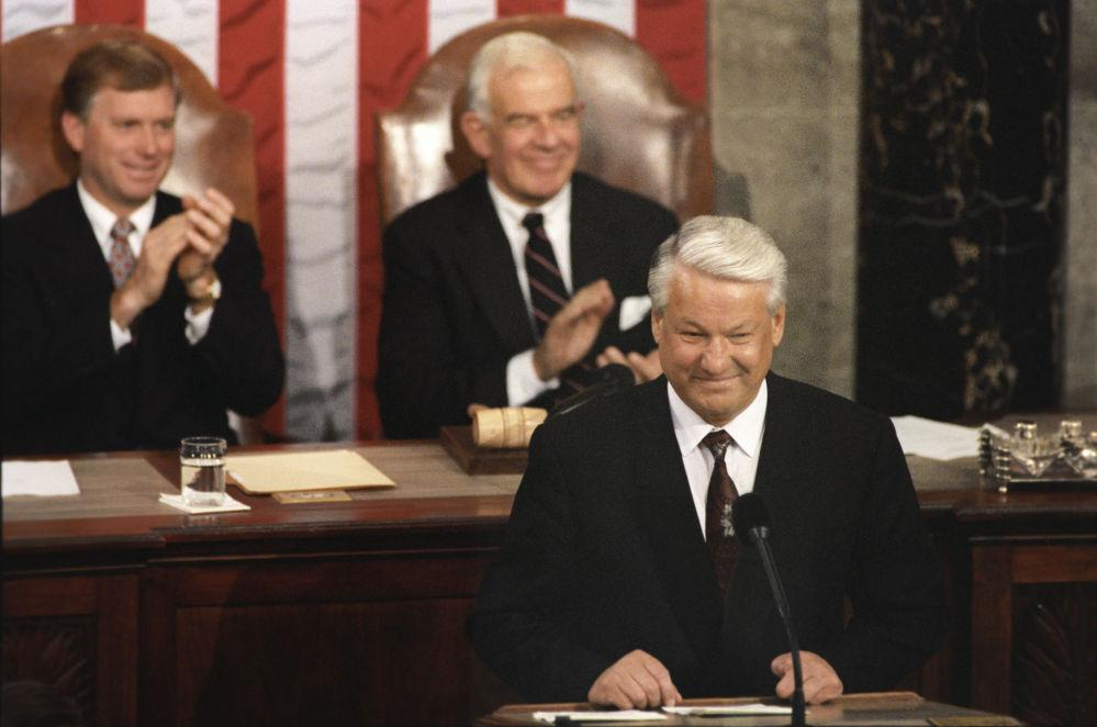 Как Ельцин отчитывался перед своими хозяевами в Конгрессе США в том, что в России с коммунизмом покончено. Июнь 1992 года г,Москва [1405113],история