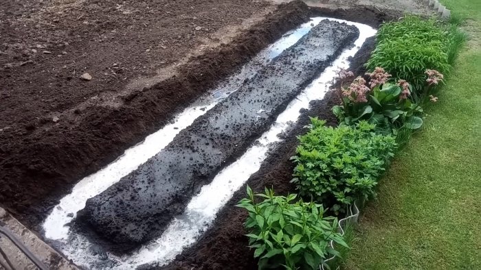 Лайфхак огороднику: Сажаем огурцы под пленку и забываем про полив на весь сезон дача,овощи,полезные советы,сад и огород