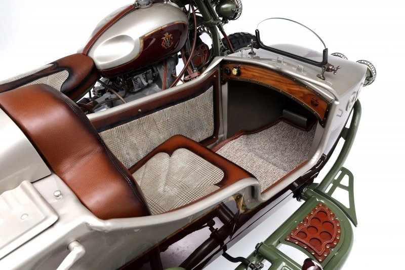 Американцы сделали уникальный мотоцикл «Урал» с российским гербом мото