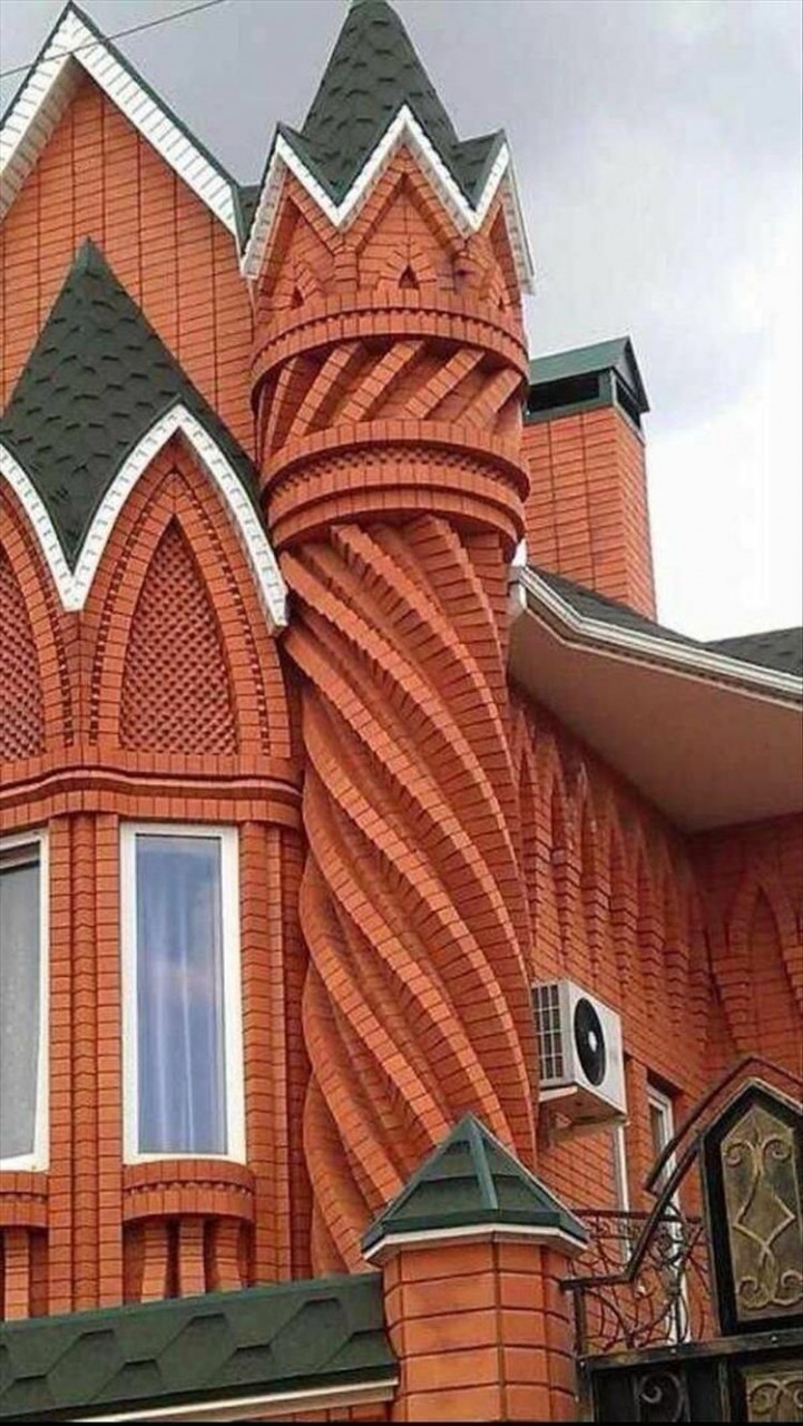 Вы мне, конечно же, не поверите, но это всё - обычные кирпичи