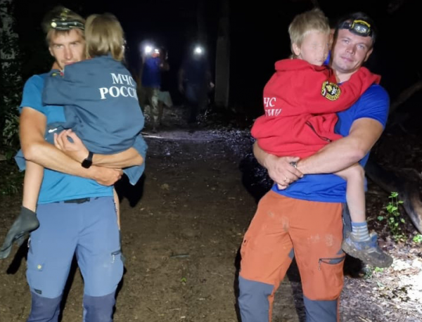 Крымские спасатели помогли женщине с двумя детьми