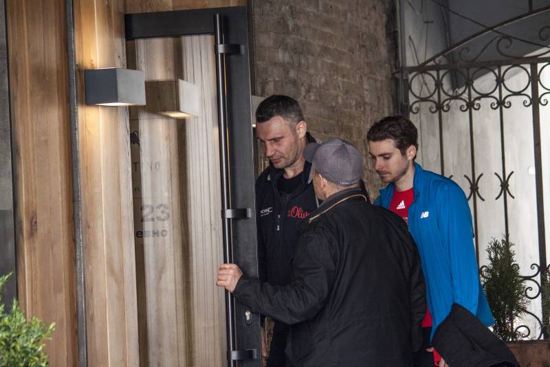 Записки Колорадского Таракана. Армия украинских буратин ушла за туями Записки Колорадского Таракана. Армия украинских буратин ушла за туями украина