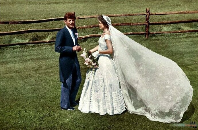 28. Джон Кеннеди и Джеки в день их свадьбы, 1953 г. архивные фотографии, интересно, исторические кадры, история, познавательно, старые кадры, старые фото, факты