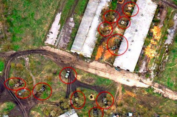 Враг у ворот: аэроразведка засекла 25 танков и 5 САУ «Акация» у границ ДНР