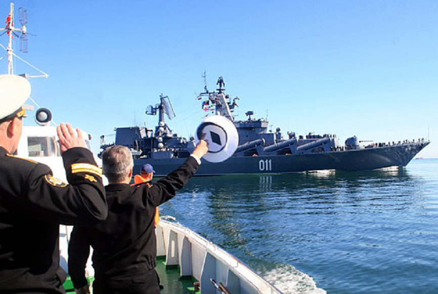 Кто служит на военном корабле. "Иркут" ВМФ ТОФ. Встреча моряка. Моряки в порту. Провожает моряка.