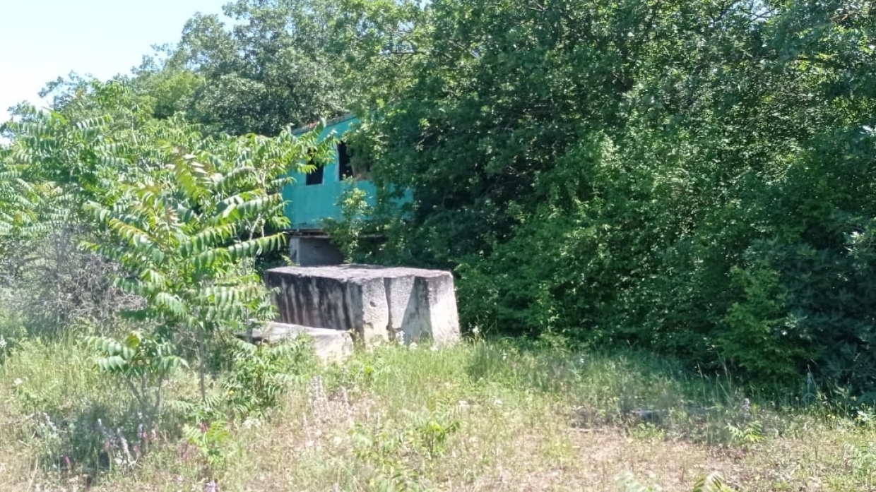 Очевидцы заявили в Минприроды о найденном в Севастополе могильнике химических отходов