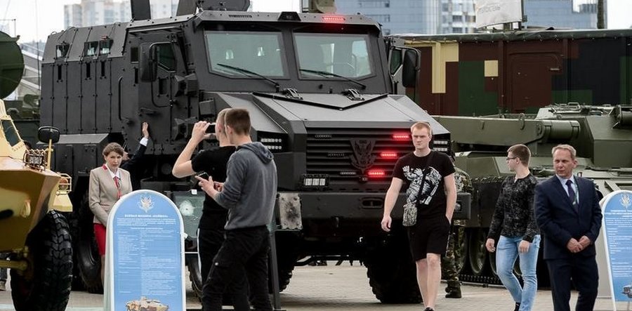 «Защитник» — многоцелевой броневик от белорусских производителей