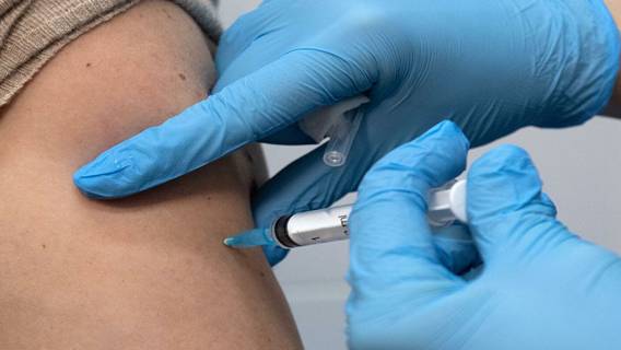 Великобритания может заставить сотрудников Национальной службы здравоохранения и домов престарелых пройти вакцинацию ИноСМИ